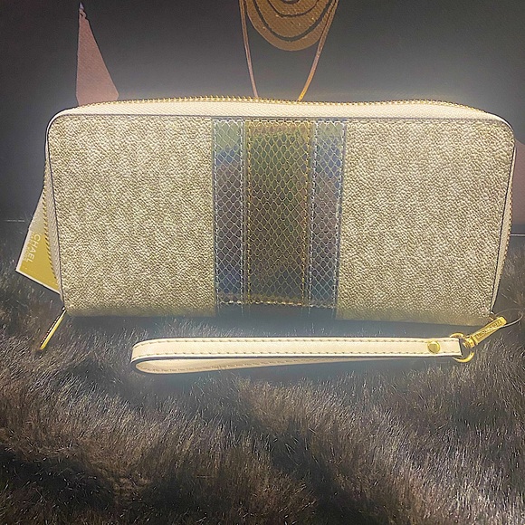 Michael Kors Jet Set Large Signature Logo and Metallic Wallet w/Dust Bag - Picture 3 of 12